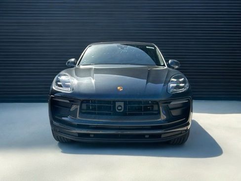Certified 2025 Porsche Macan image 10