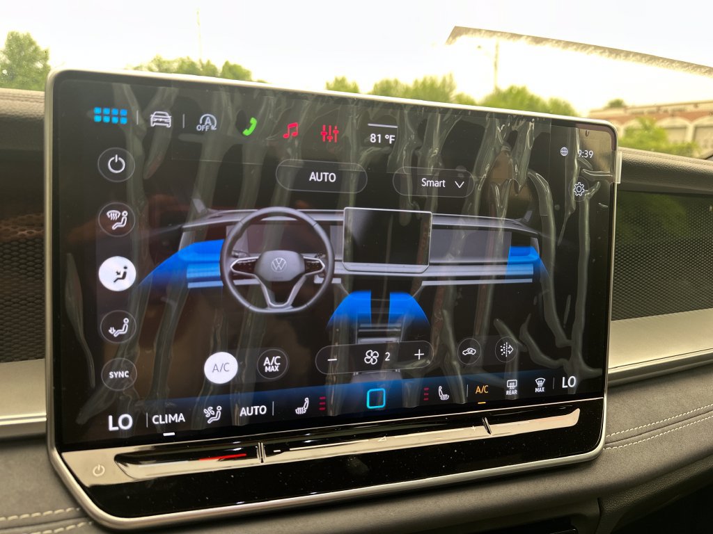 New 2026 Volkswagen Tiguan SE R-Line AWD/4WD image 16