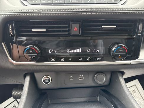 Used 2021 Nissan Rogue SV FWD image 18