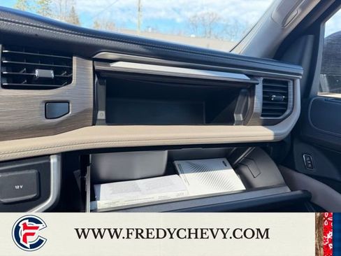 Used 2024 Ford Expedition Limited image 16