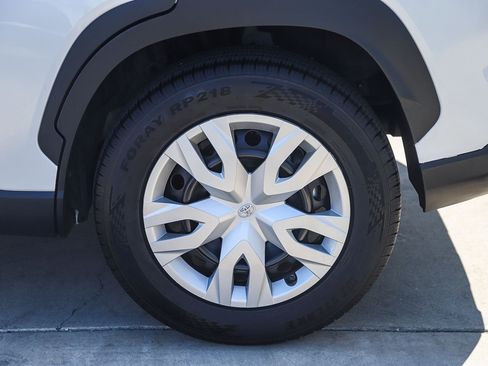 Certified 2024 Toyota Corolla Cross L FWD image 11