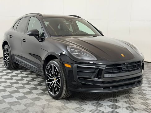 Used 2026 Porsche Macan AWD/4WD image 8