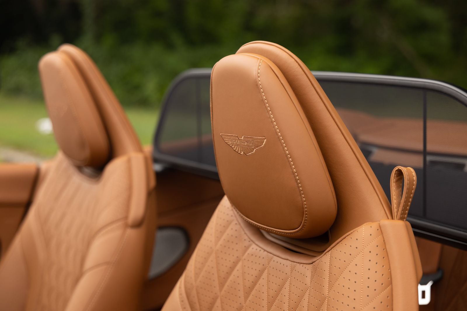 Used 2024 Aston Martin DB12 Convertible RWD image 43