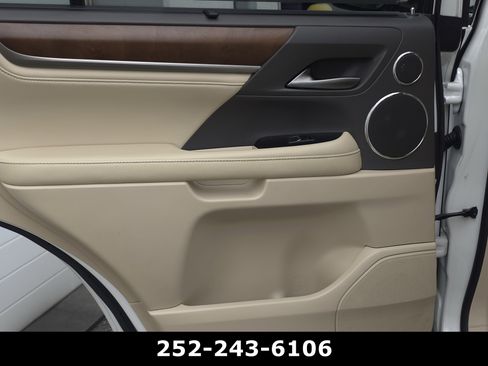 Used 2016 Lexus LX 570 4WD w/ Luxury Package image 38