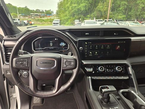 Used 2023 GMC Sierra 1500 Denali Ultimate AWD/4WD image 8