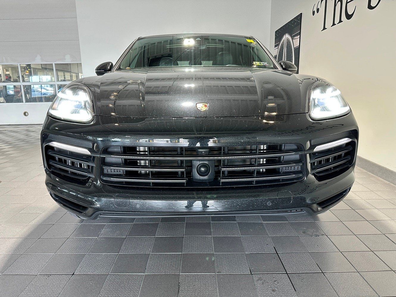 Used 2023 Porsche Cayenne Platinum Edition AWD/4WD image 2
