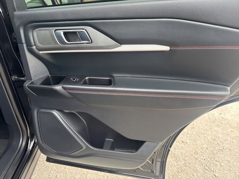 Used 2025 Ford Explorer ST-Line w/ ST-Line Street Pack image 23