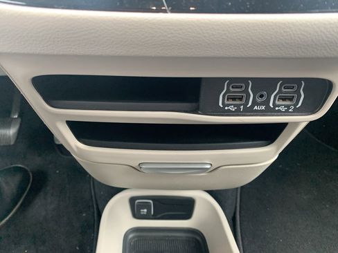Used 2024 Chrysler Pacifica Touring-L FWD image 25