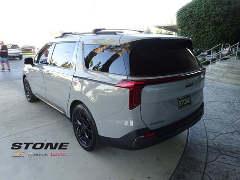 Used 2025 Kia Carnival SX Prestige image 6