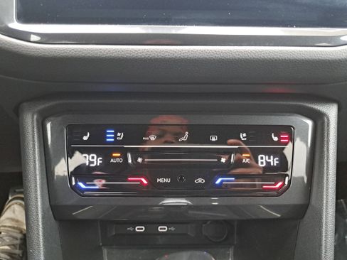 Certified 2024 Volkswagen Tiguan SEL R-Line image 21