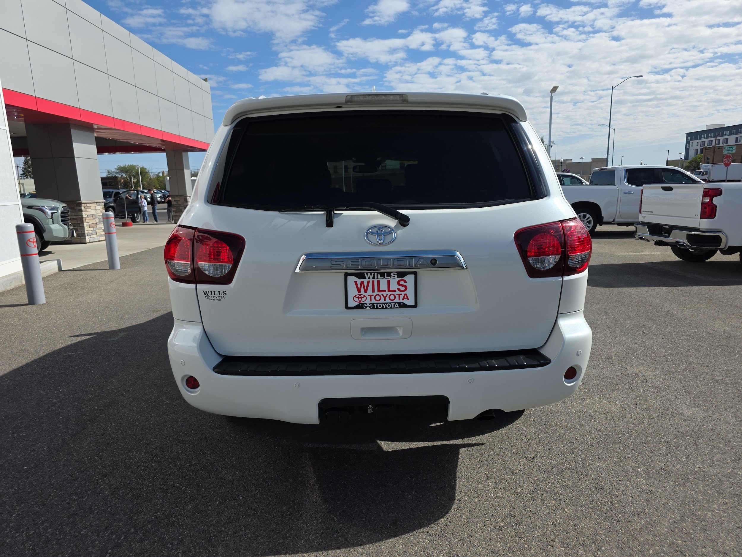 Used 2019 Toyota Sequoia Platinum w/ Carpet Mat Package (TMS) AWD/4WD image 7
