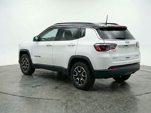 Used 2025 Jeep Compass Trailhawk image 6
