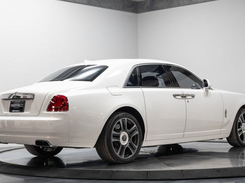 Used 2016 Rolls-Royce Ghost image 19