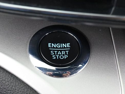 Used 2022 Ford Explorer XLT w/ Equipment Group 202A image 25