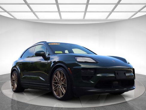 Used 2025 Porsche Macan 4S Electric AWD/4WD image 3