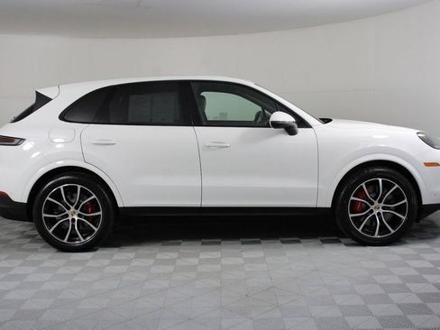 Certified 2025 Porsche Cayenne S image 8