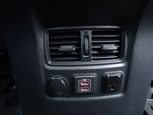 Used 2021 Nissan Titan SV w/ SV Convenience Package image 57