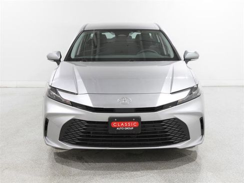 Used 2025 Toyota Camry LE image 2