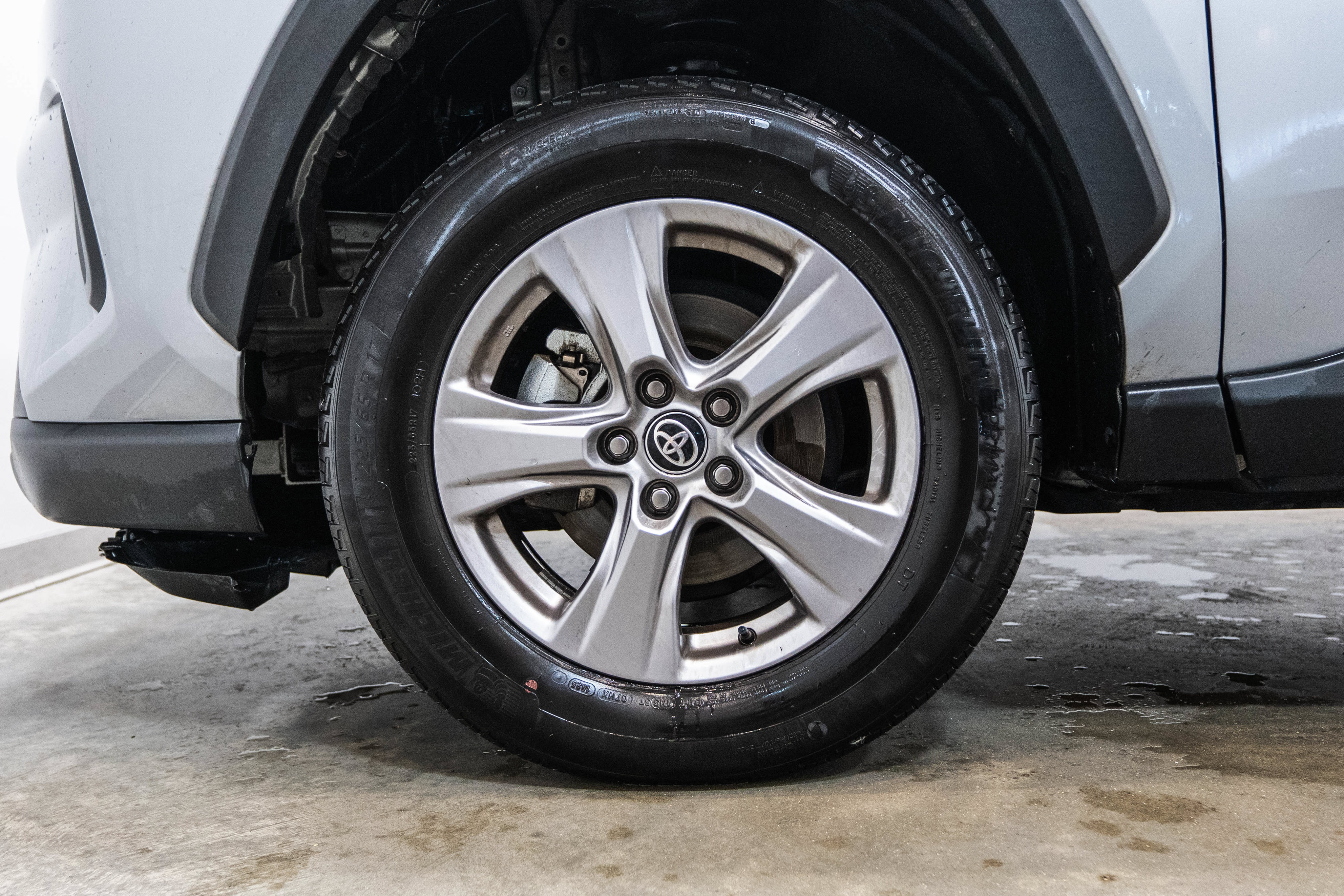 Used 2025 Toyota RAV4 XLE AWD/4WD image 11