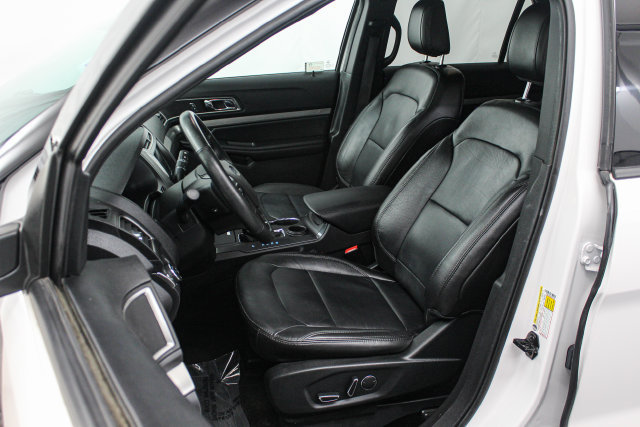 Certified 2018 Ford Explorer XLT w/ Equipment Group 202A FWD image 10