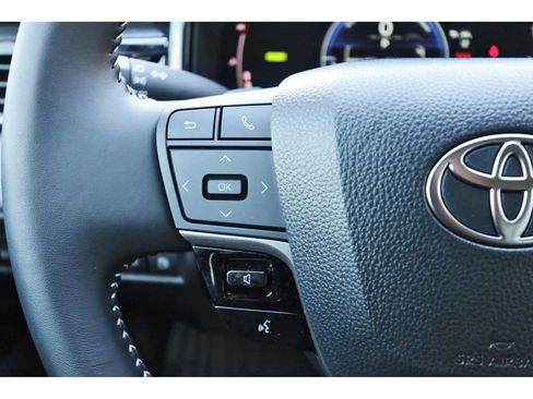 Used 2025 Toyota Camry SE image 15