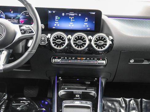 Certified 2025 Mercedes-Benz GLA 250 4MATIC image 12