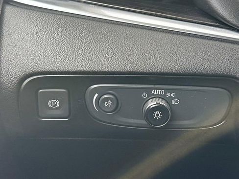 Used 2019 Buick Enclave Avenir w/ Avenir Technology Package AWD/4WD image 26