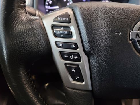 Used 2020 Nissan Titan SV w/ SV Convenience Package RWD image 20