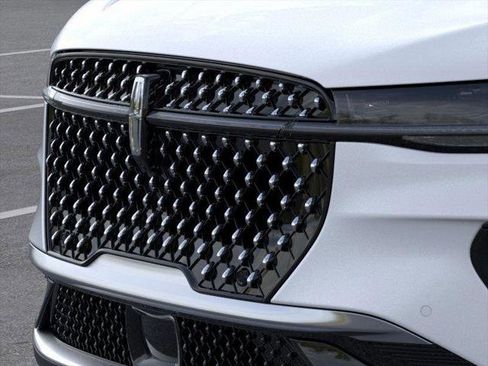 New 2026 Lincoln Nautilus Premier image 17