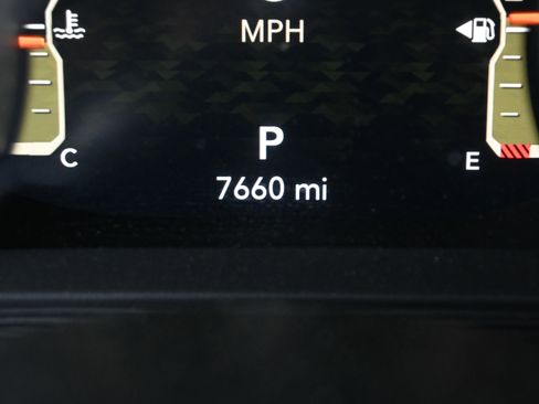 Used 2024 Jeep Wrangler Sahara w/ Safety Group image 13