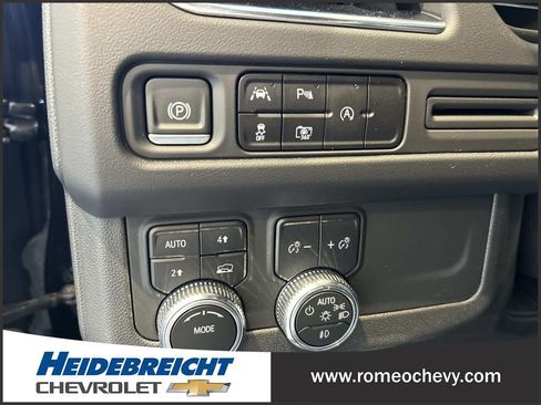 Used 2023 GMC Yukon SLT w/ SLT Premium Package AWD/4WD image 31