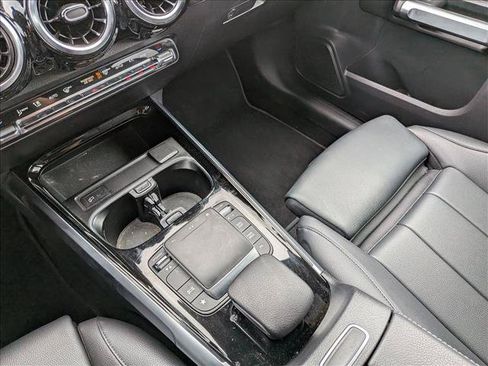 Used 2023 Mercedes-Benz GLB 250 image 11