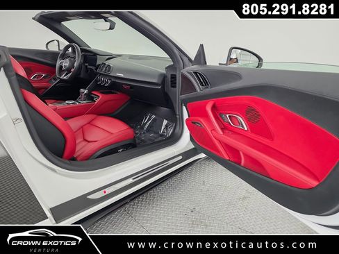 Used 2022 Audi R8 V10 w/ Carbon Exterior Package RWD image 46