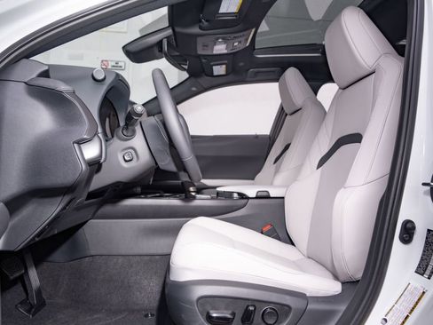 New 2026 Lexus UX 300h FWD image 14