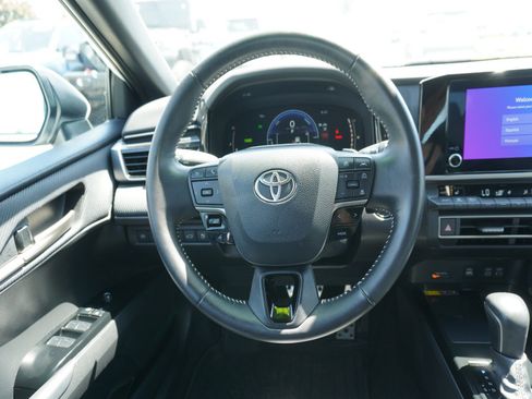 Used 2025 Toyota Camry SE w/ Convenience Package FWD image 14