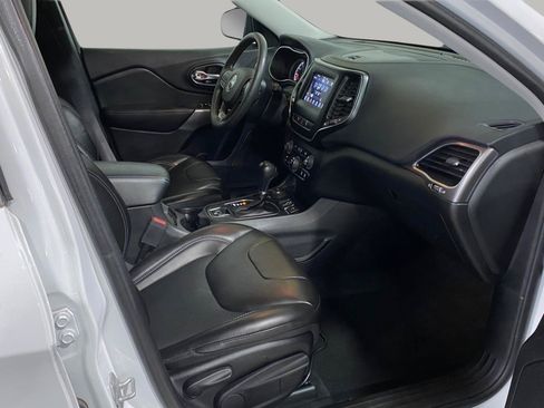 Used 2021 Jeep Cherokee Latitude Plus AWD/4WD image 30