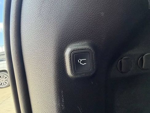 Used 2020 Jeep Cherokee Limited AWD/4WD image 17