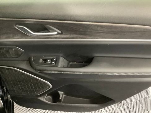 Used 2023 Jeep Grand Cherokee L Limited w/ Black Appearance Package image 33