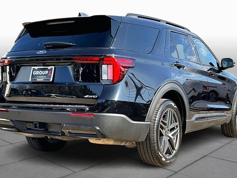 Used 2025 Ford Explorer ST-Line w/ ST-Line Street Pack image 13