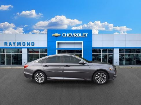 Used 2018 Honda Accord Touring image 2
