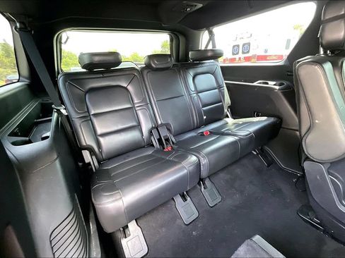 Used 2019 Lincoln Navigator L Select w/ Technology Package RWD image 28