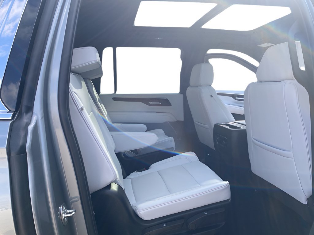 Used 2026 Chevrolet Suburban Premier w/ Sun And Tow Package AWD/4WD image 11