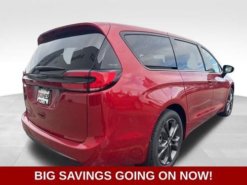 New 2026 Chrysler Pacifica Select image 11