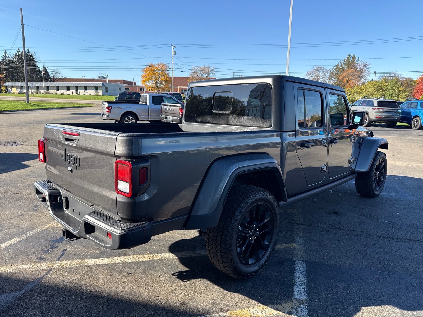 Used 2025 Jeep Gladiator Sport AWD/4WD image 5