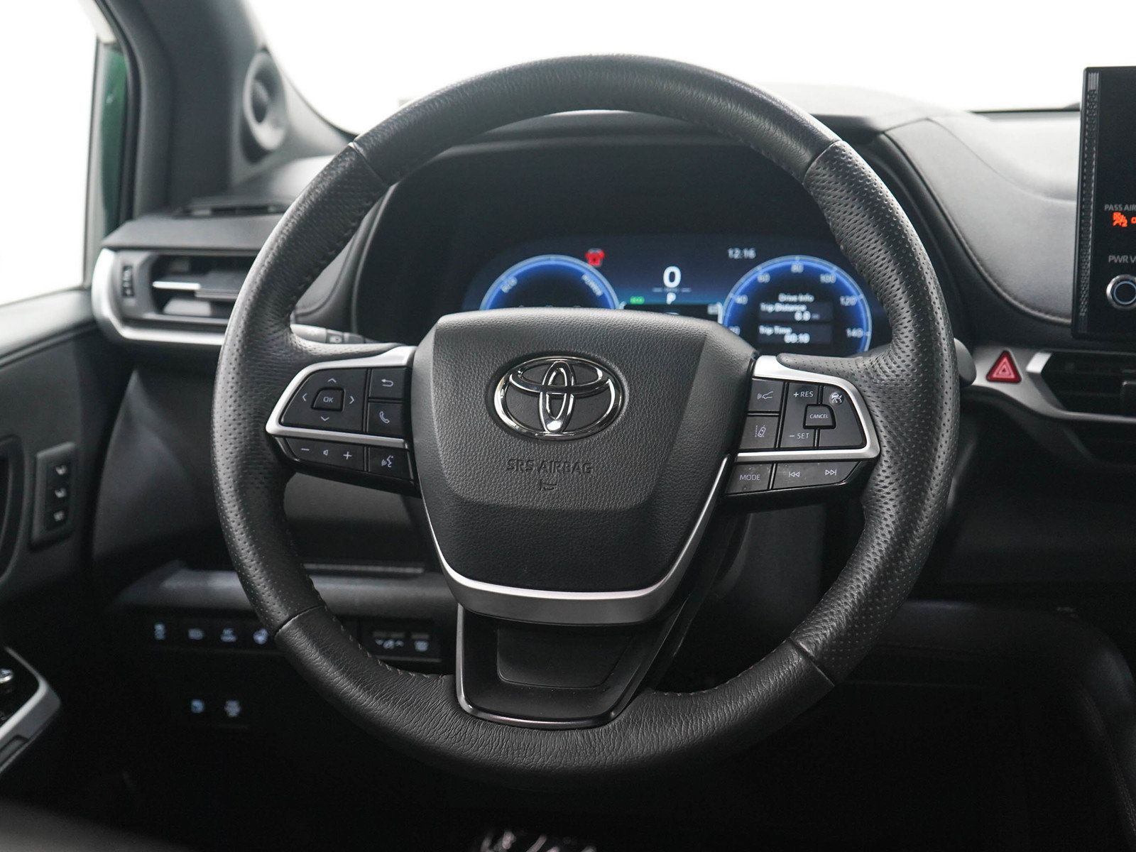 Used 2025 Toyota Sienna Platinum AWD/4WD image 21