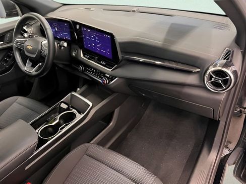 Used 2025 Chevrolet Equinox LT AWD/4WD image 11