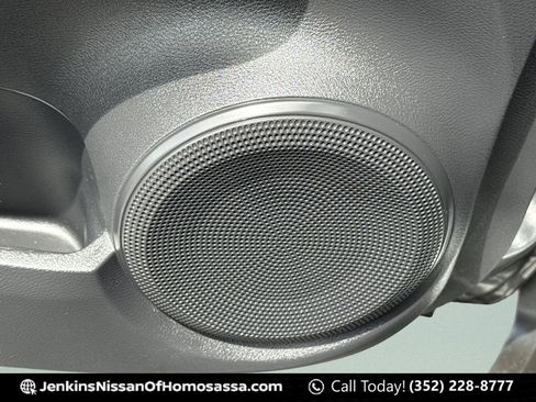 Certified 2024 Nissan Kicks SR FWD image 31