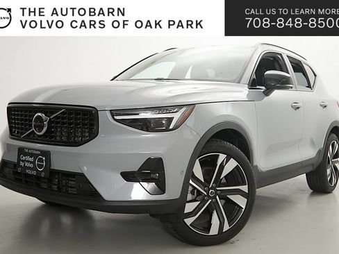 Certified 2025 Volvo XC40 B5 Ultra AWD/4WD image 1