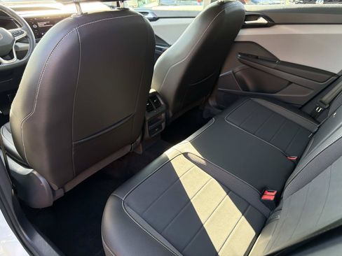 Certified 2023 Volkswagen Taos SE w/ Black Wheel Package FWD image 10