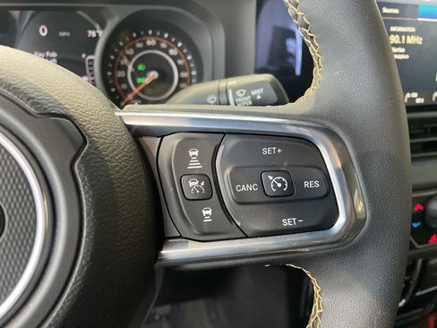 Used 2024 Jeep Wrangler Unlimited Sahara w/ Technology Group AWD/4WD image 20